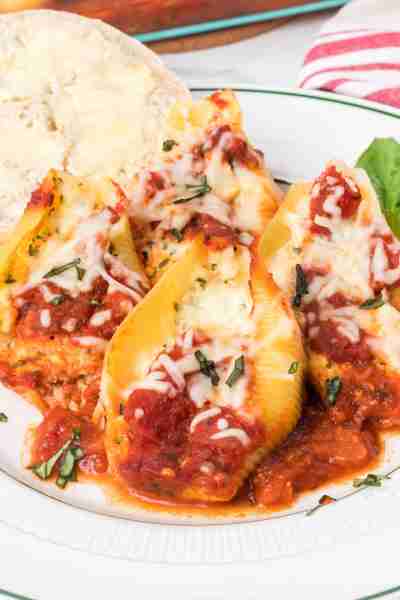 Chicken Stuffed Shells 🍗😍 Get recipe in first comment below. 👇