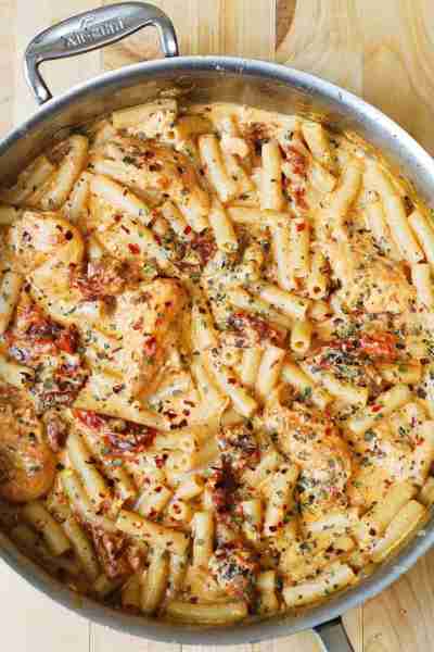 Creamy Chicken Mozzarella Pasta with Sun-Dried Tomatoes and Garlic Mozzarella Cream Sauce (with papr...