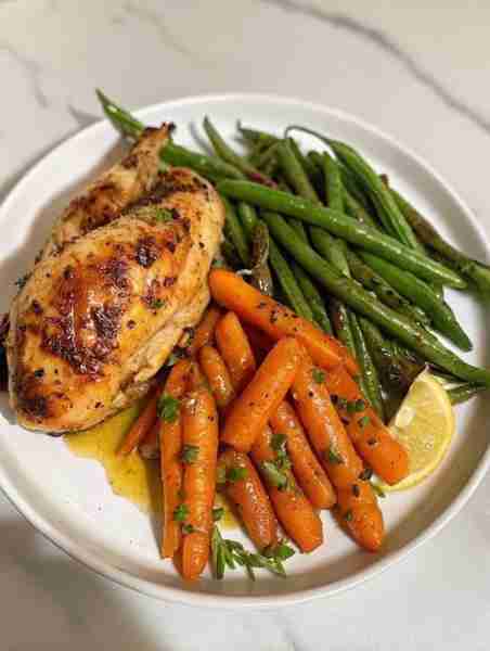 Garlic Butter Roasted Chicken with Honey-Glazed Carrots & Green Beans 🍗🥕💚 Ingredients: For the Ro...