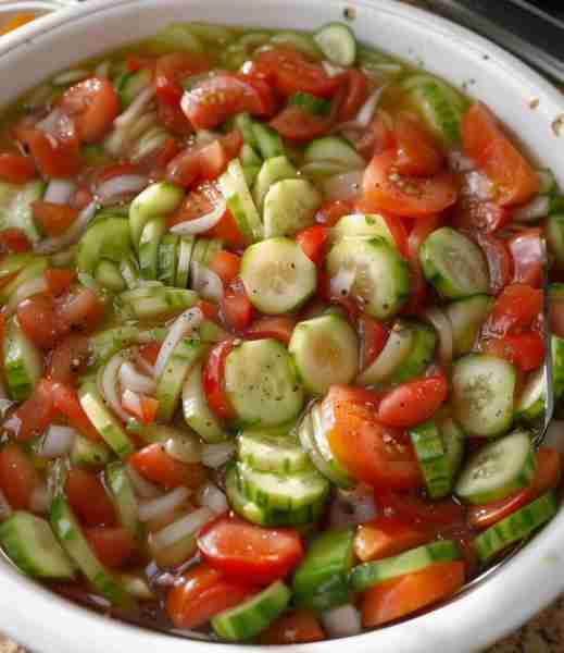 I’m not a salad person, but this changed me. It’s fresh, tangy, and totally addictive. 🤤 Recipe in...