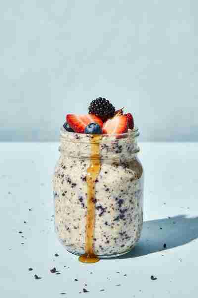Creamy Vanilla Chia Overnight Oats – Quick Meal Prep Recipe Combine chia seeds, oats, and vanilla fo...