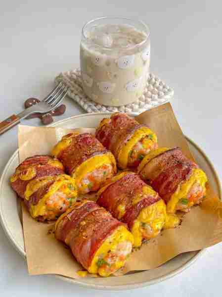 “Cheesy bacon rolls that melt in your mouth 🧀🥓 Crispy, creamy, and totally irresistible! 😍 #Foodi...