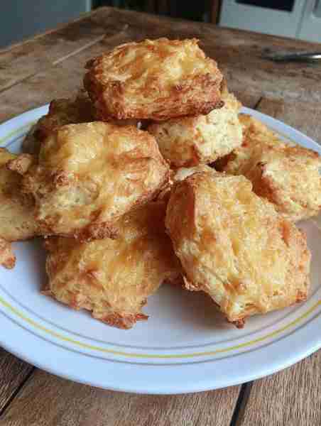 Homemade Keto Cheddar Garlic Biscuits Servings: 8 biscuits Prep time: 10 min Bake time: 15 min Total...