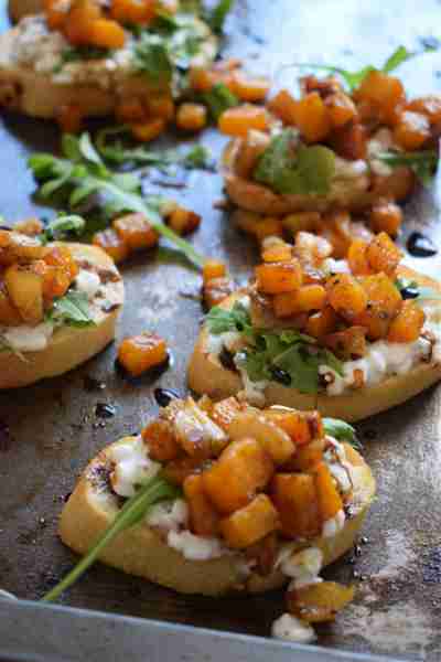 This Roasted Butternut Squash & Apple Bruschetta really is delicious. It really is the best fall app...