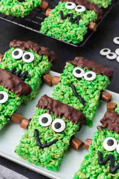 💚🖤🤎 Frankenstein Rice Krispies Treats Get recipe in first comments below.