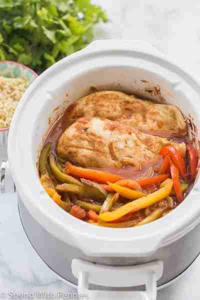 Comment RECIPE to get the recipe! Crockpot Chicken Fajitas are an easy, weeknight slow cooker dinner...