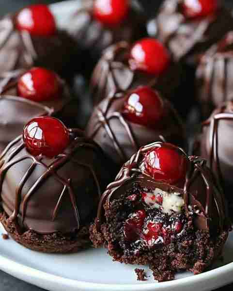 🍒 Black Forest Cookie Dough Brownie Bombs Recipe 🍪🍫 Ingredients: 1 box of brownie mix (or homemad...