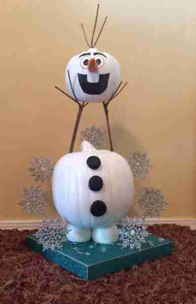 HEADLESS OLAF PUMPKIN- too cute! Find this & Over 40 of the BEST Pumpkin Decorating ideas 👇