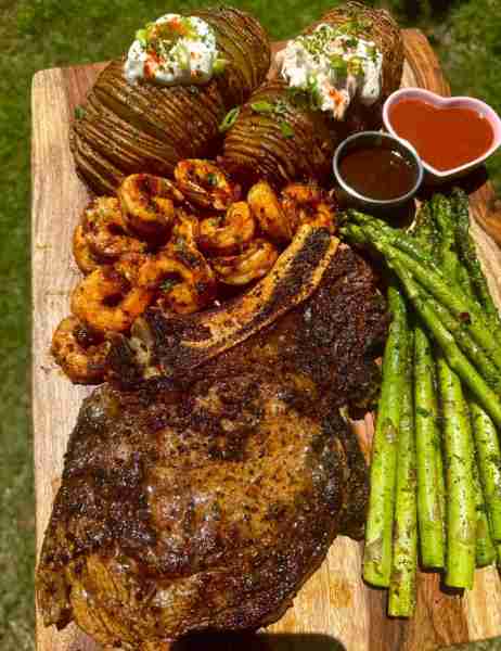 Cowboy ribeye, hassleback potatoes, shrimp & asparagus 🔥🔥🔥🔥🔥
