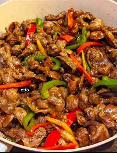 Stir Fry Chicken Gizard! Adobong Balunbalun ng Manok! Ingredients: 2 thumb-sized ginger, chopped 1 m...