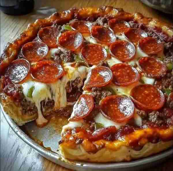 Deep Hamburger Sausage & Pepperoni Pie - A Pizza Lover's Dream! 🍕 Ingredients: - 1 lb ground beef...