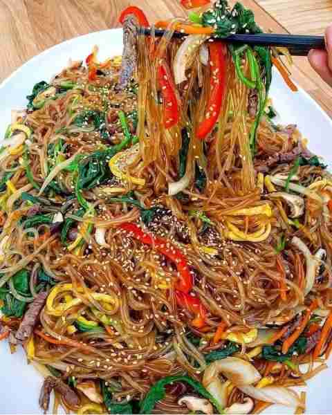 Try this recipe for Korean JAPCHAE | Filipino Style Ingredients: • 250g Vermicelli | Sotanghon • 1...